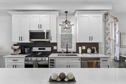 Tiny photo for 2817 N Sacramento Avenue, Chicago, IL 60618 (MLS # 12577797)