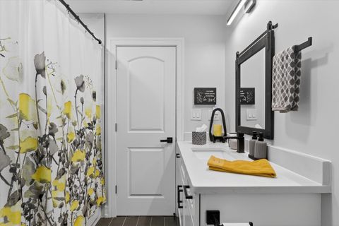 Tiny photo for 2817 N Sacramento Avenue, Chicago, IL 60618 (MLS # 12577797)