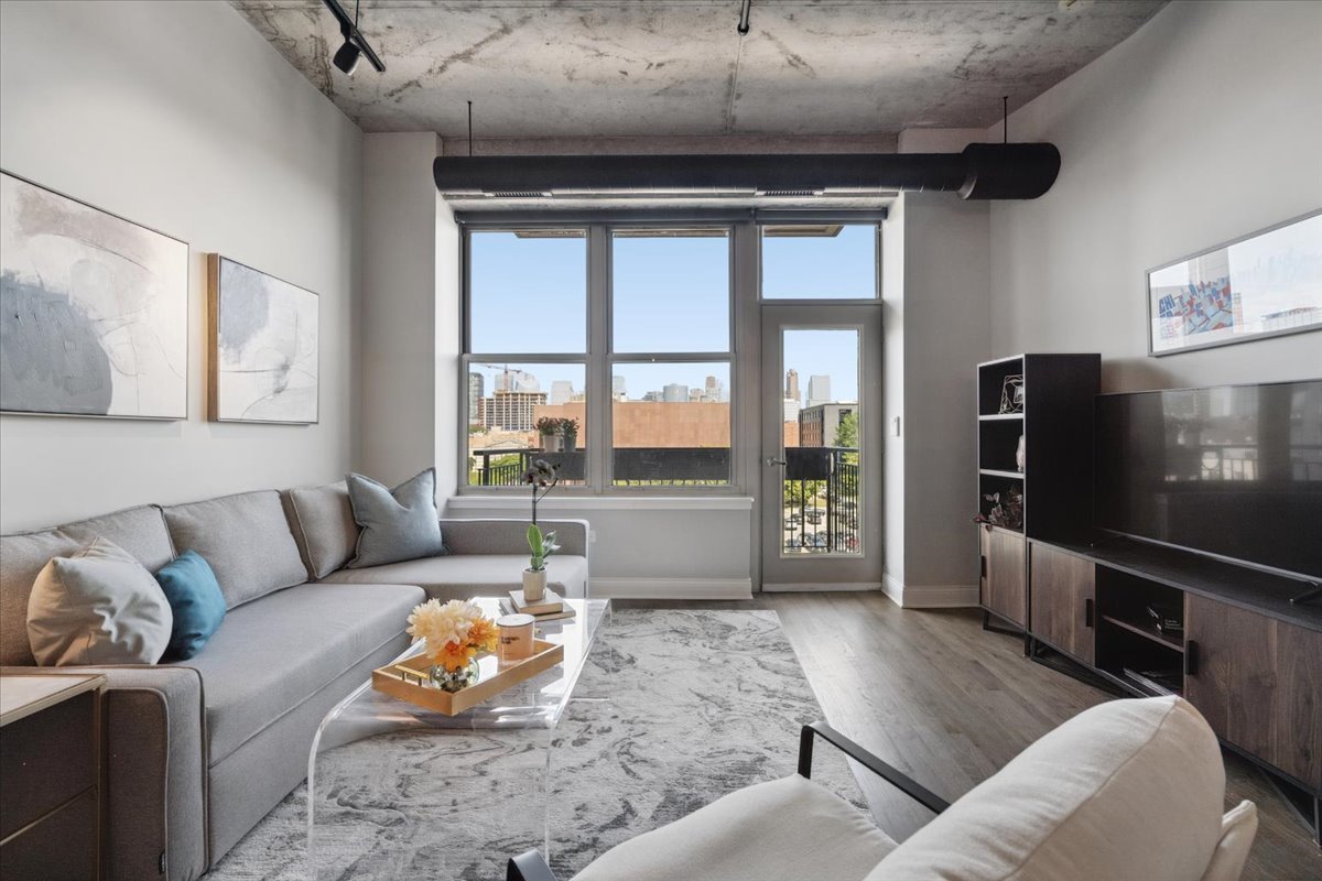 6 S Laflin Street 510