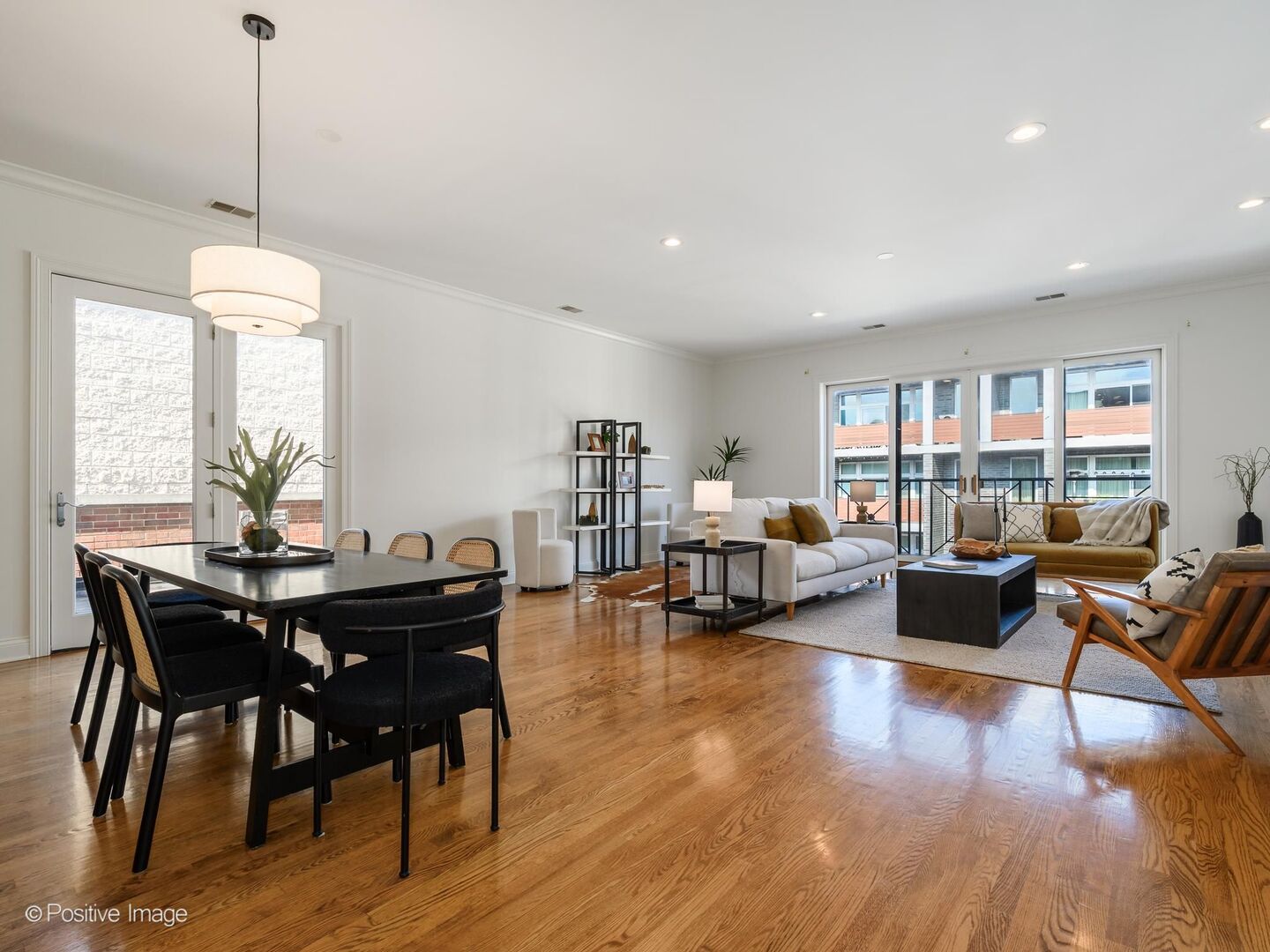 802 W WOLFRAM Street 3N