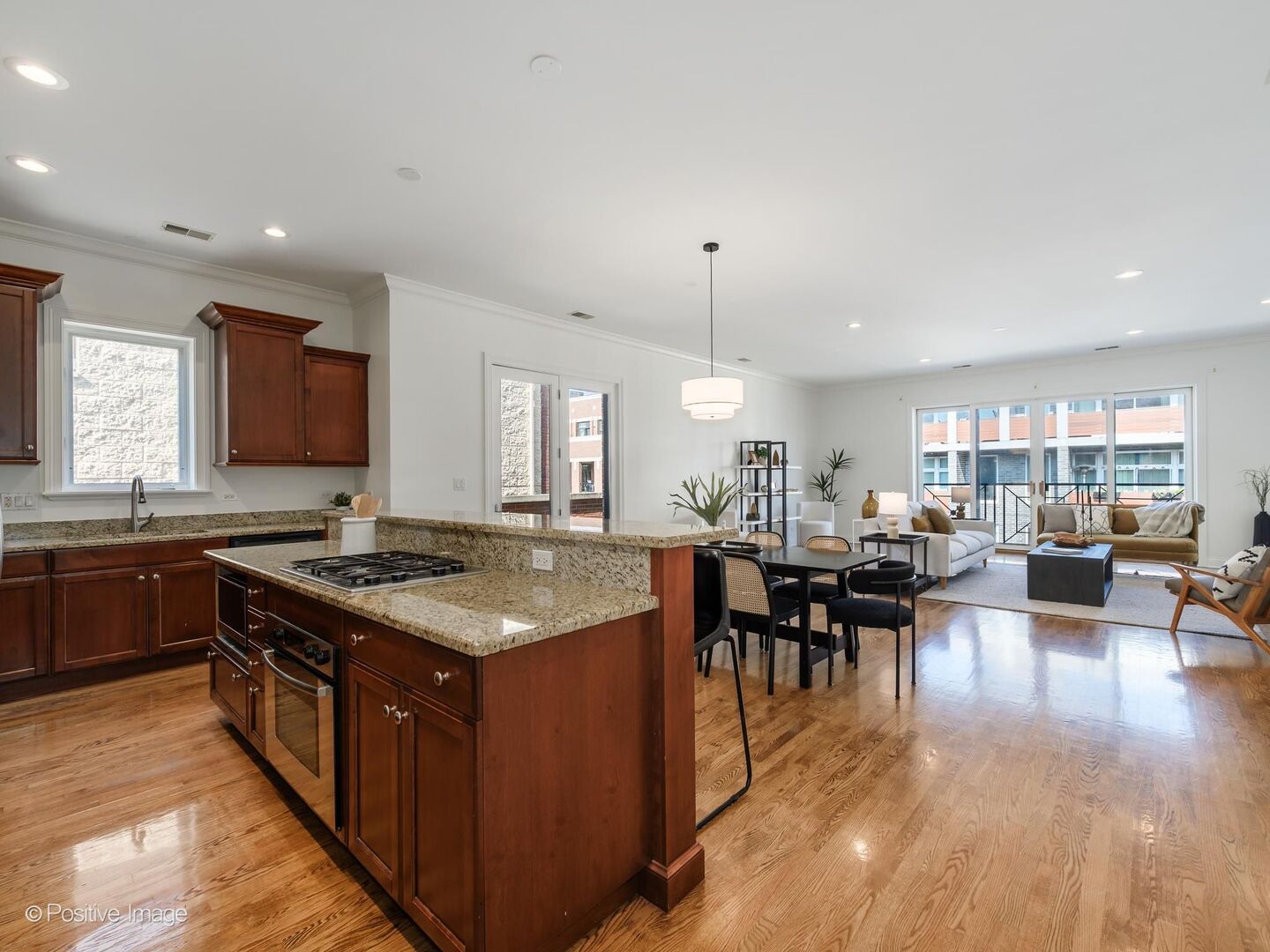 802 W WOLFRAM Street 3N