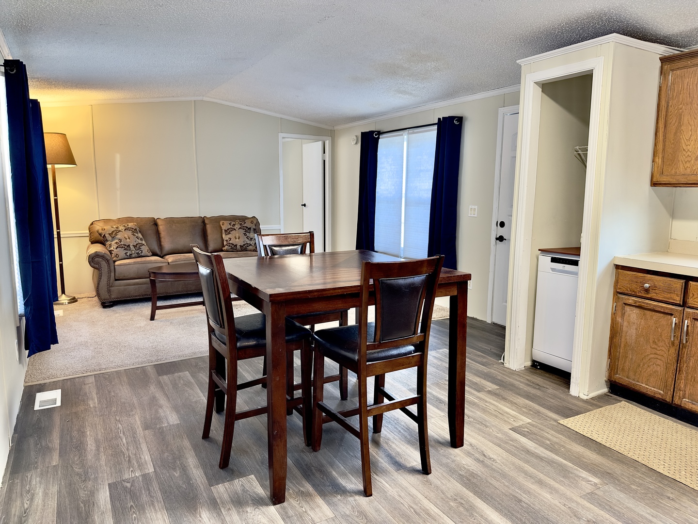 27W370 Geneva Road 68