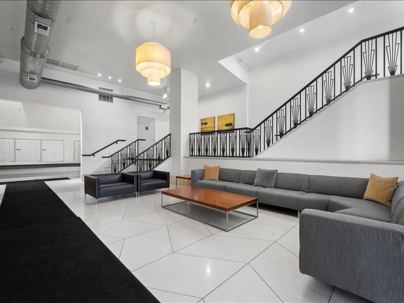 758 N LARRABEE Street 826