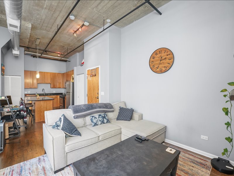 758 N LARRABEE Street 826