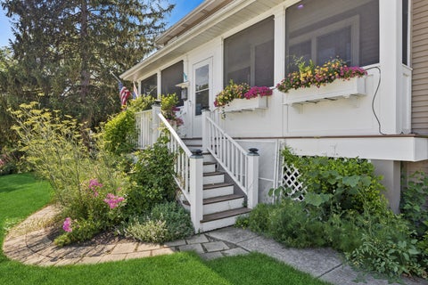 Tiny photo for 118 Waverly Road, Barrington, IL 60010 (MLS # 12697664)