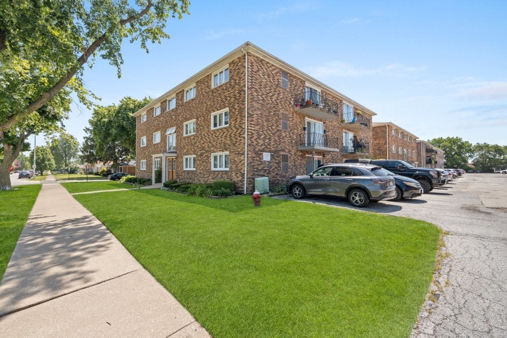 5834 W 77th Street 104