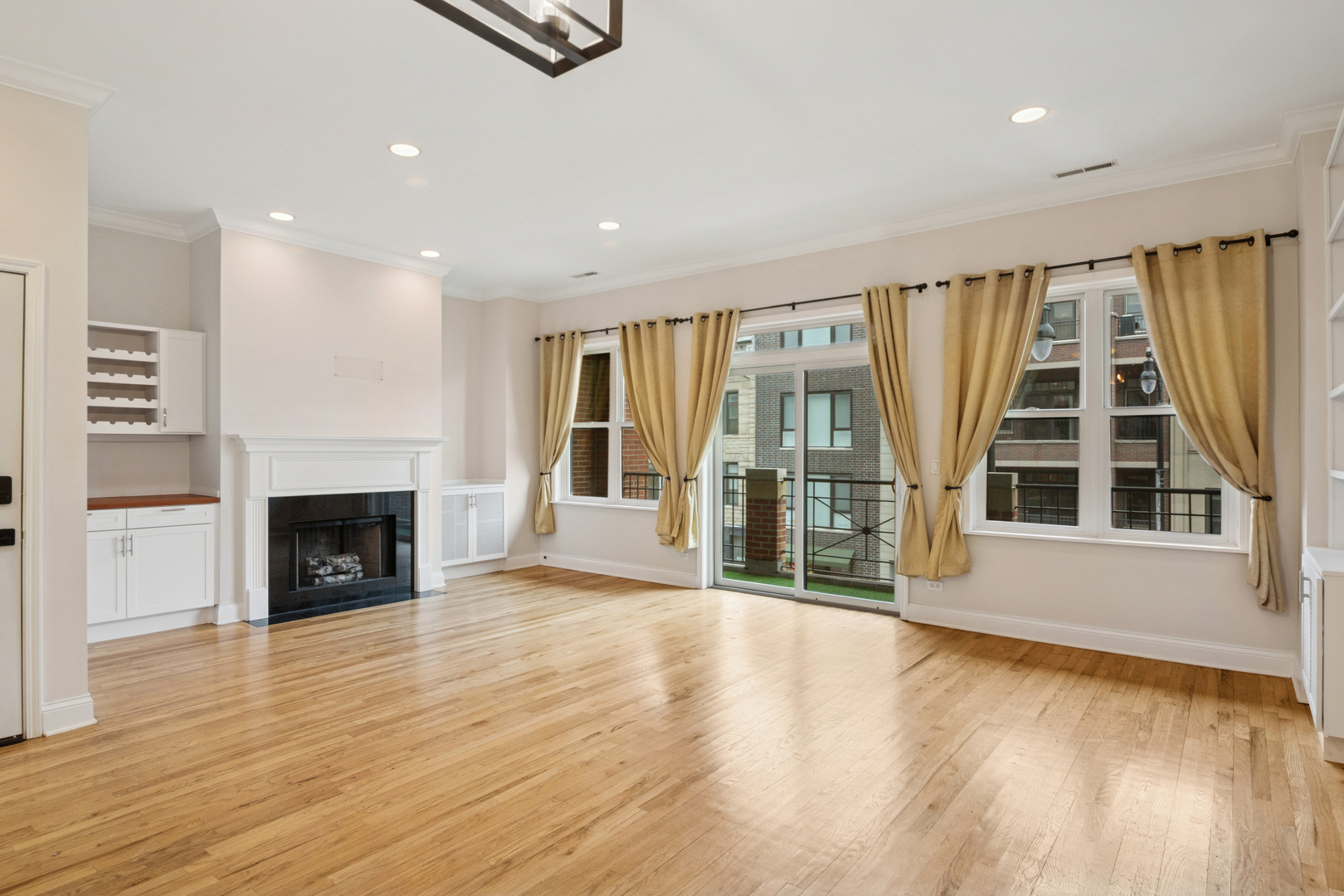 3059 N Lincoln Avenue B