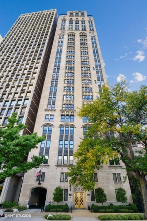 1242 N Lake Shore Drive 13S Chicago IL 60610