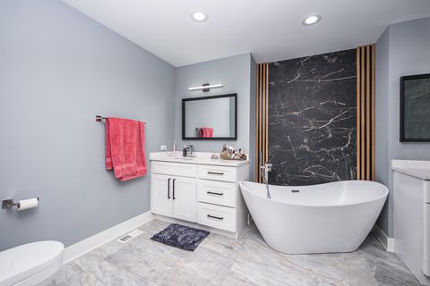 Tiny photo for 101 N Schoenbeck Road, Prospect Heights, IL 60070 (MLS # 12578086)