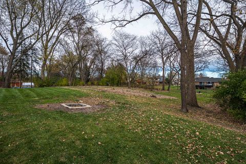Tiny photo for 101 N Schoenbeck Road, Prospect Heights, IL 60070 (MLS # 12578086)