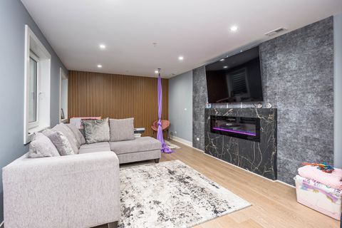 Tiny photo for 101 N Schoenbeck Road, Prospect Heights, IL 60070 (MLS # 12578086)