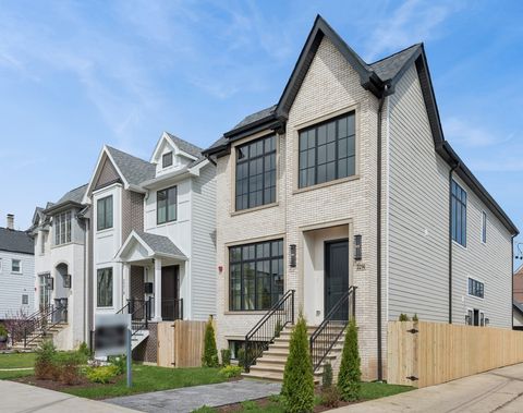 Tiny photo for 2214 W Oakdale Avenue, Chicago, IL 60618 (MLS # 12631693)