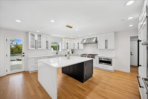 Tiny photo for 2005 Keats Lane, Highland Park, IL 60035 (MLS # 12502724)