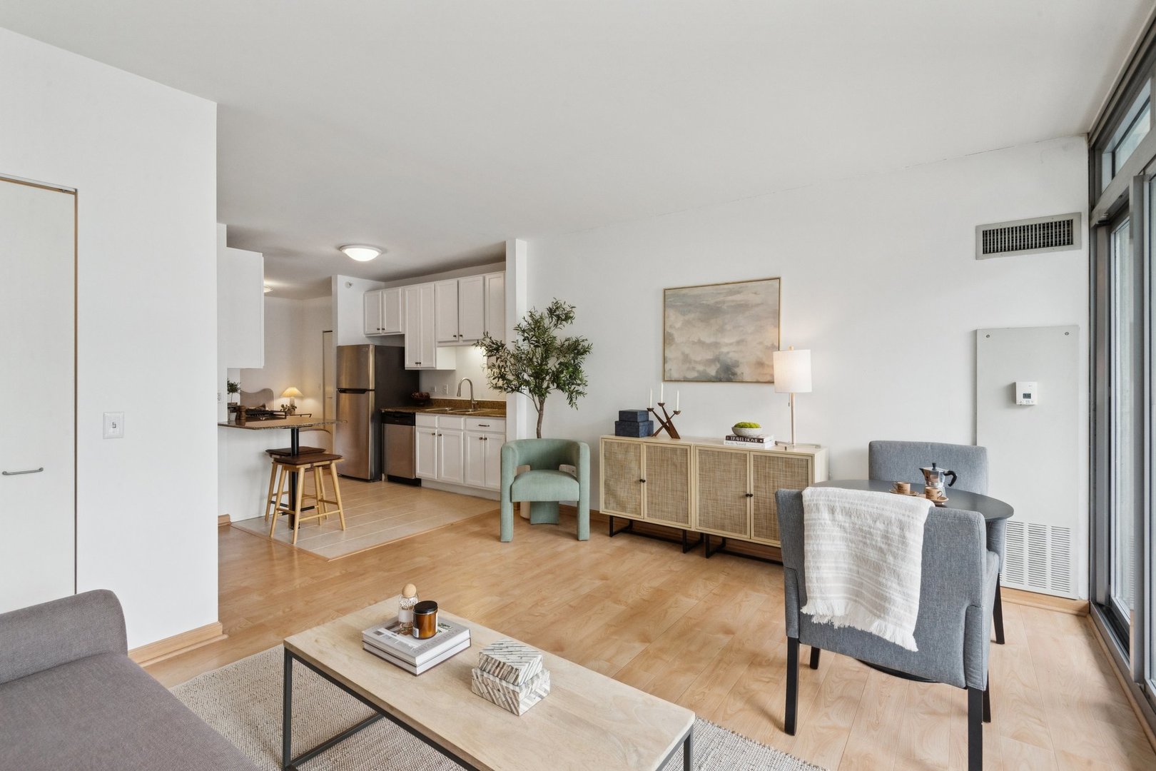 125 S Jefferson Street 2106