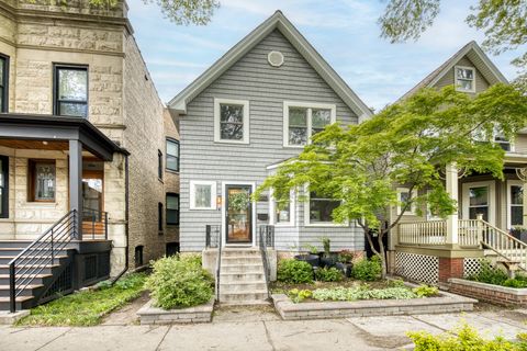Photo of 1502 W Edgewater Avenue, Chicago, IL 60660 (MLS # 12641144)