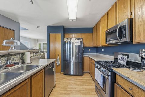 Tiny photo for 2814 IMPRESSIONS Drive #2814, Lake In The Hills, IL 60156 (MLS # 12634255)