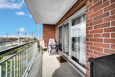 Tiny photo for 390 S Western Avenue #604, Des Plaines, IL 60016 (MLS # 12500974)