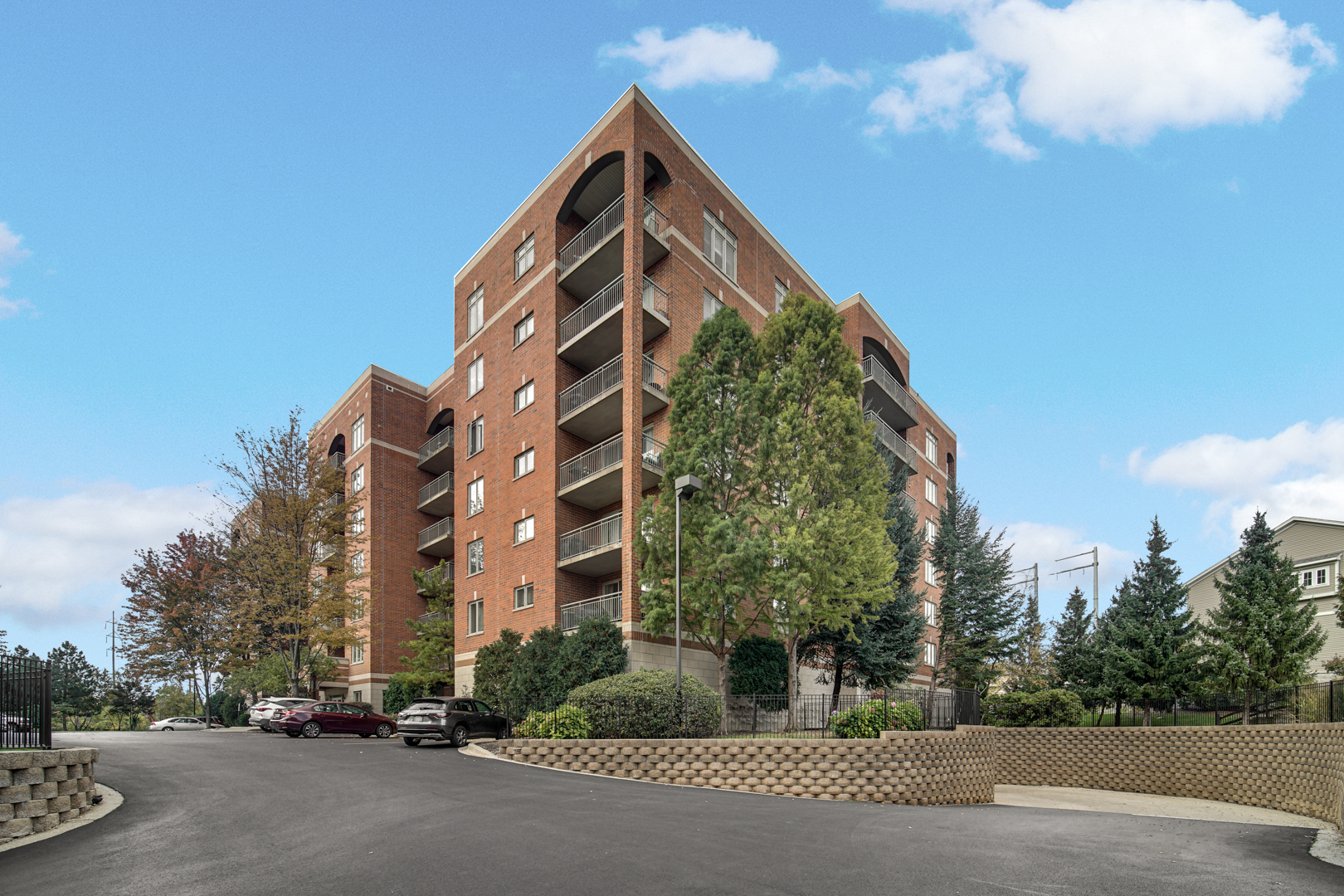 390 S Western Avenue 604