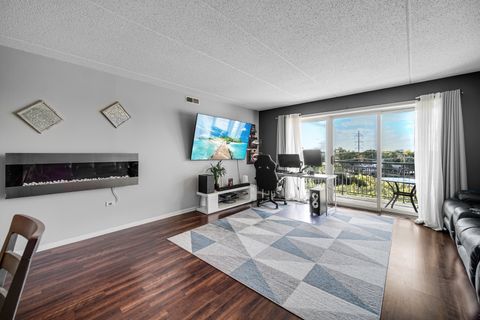 Tiny photo for 390 S Western Avenue #604, Des Plaines, IL 60016 (MLS # 12500974)