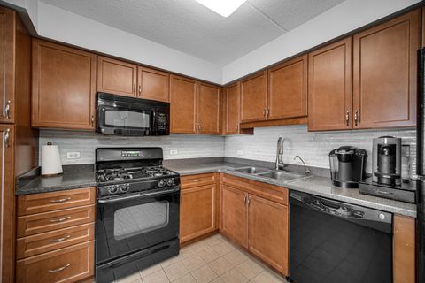 Tiny photo for 390 S Western Avenue #604, Des Plaines, IL 60016 (MLS # 12500974)