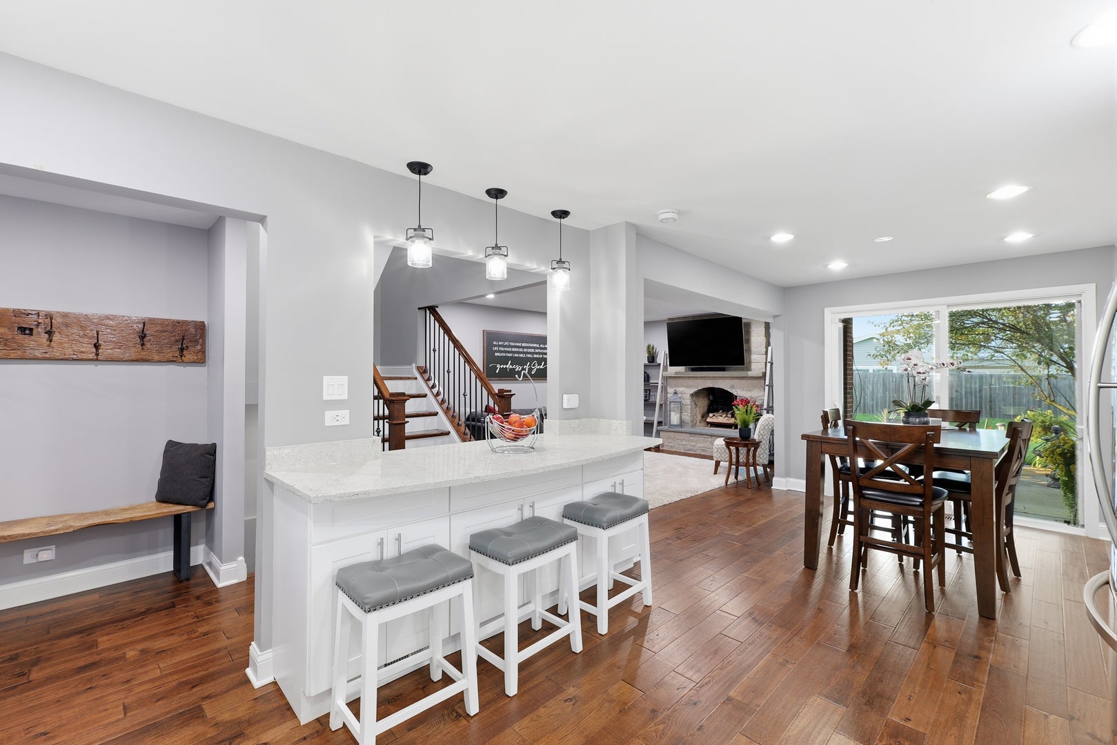 1492 CIRCLE Court