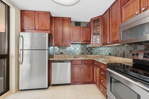 Tiny photo for 33 W Delaware Street #10B, Chicago, IL 60610 (MLS # 12468332)