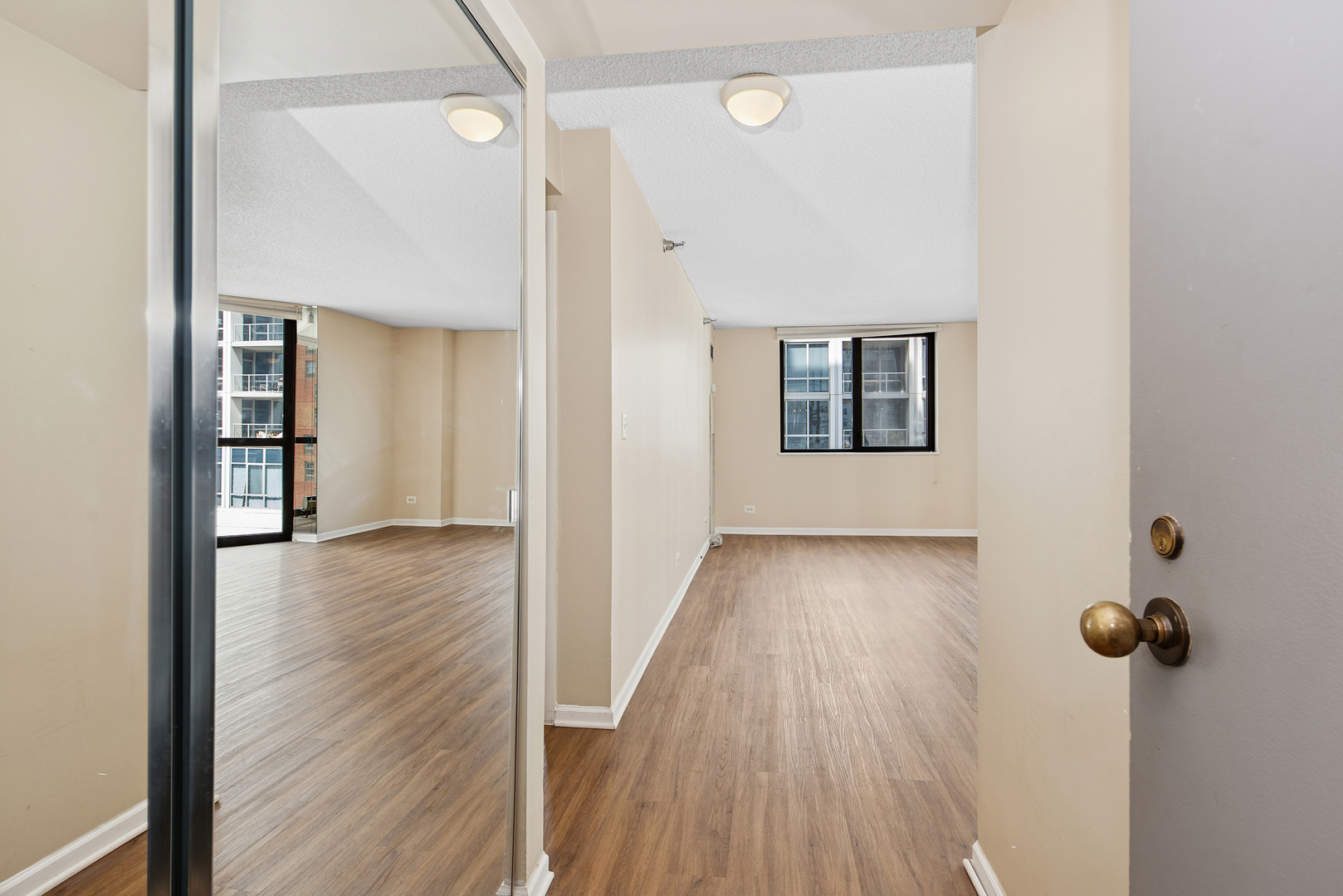 33 W Delaware Street 10B