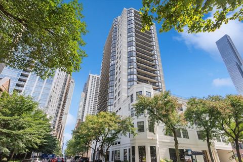 Photo of 33 W Delaware Street #10B, Chicago, IL 60610 (MLS # 12468332)