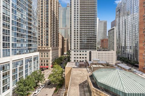 Tiny photo for 33 W Delaware Street #10B, Chicago, IL 60610 (MLS # 12468332)