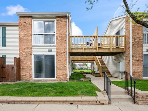 Photo of 1870 HUNTINGTON Boulevard #A, Hoffman Estates, IL 60169 (MLS # 12629503)