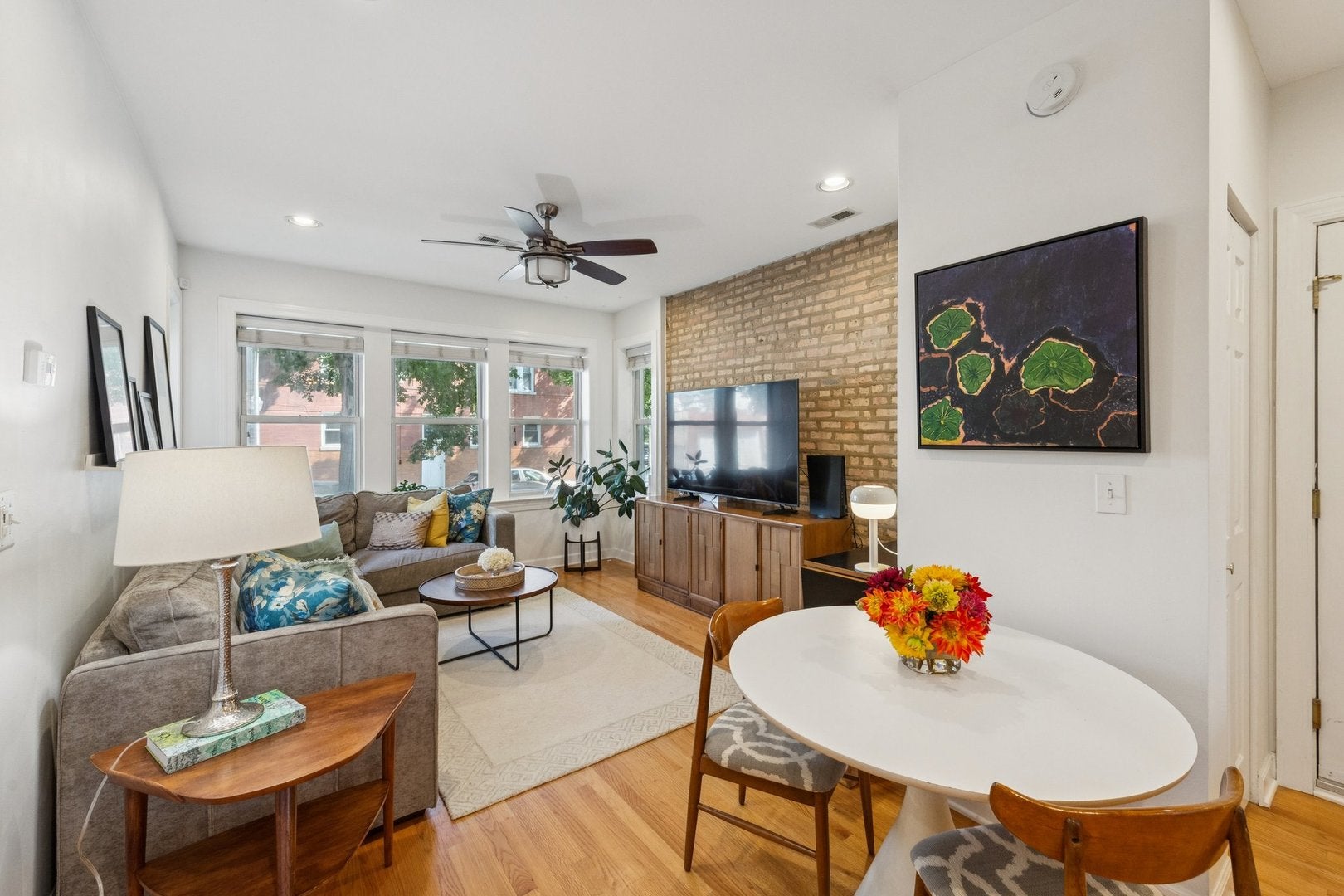 3337 W Byron Street 1