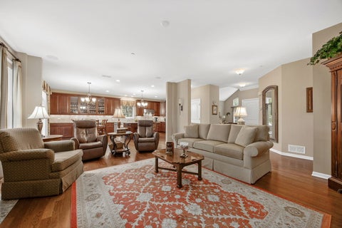 Tiny photo for 1657 Hickory Drive, Hoffman Estates, IL 60192 (MLS # 12749325)