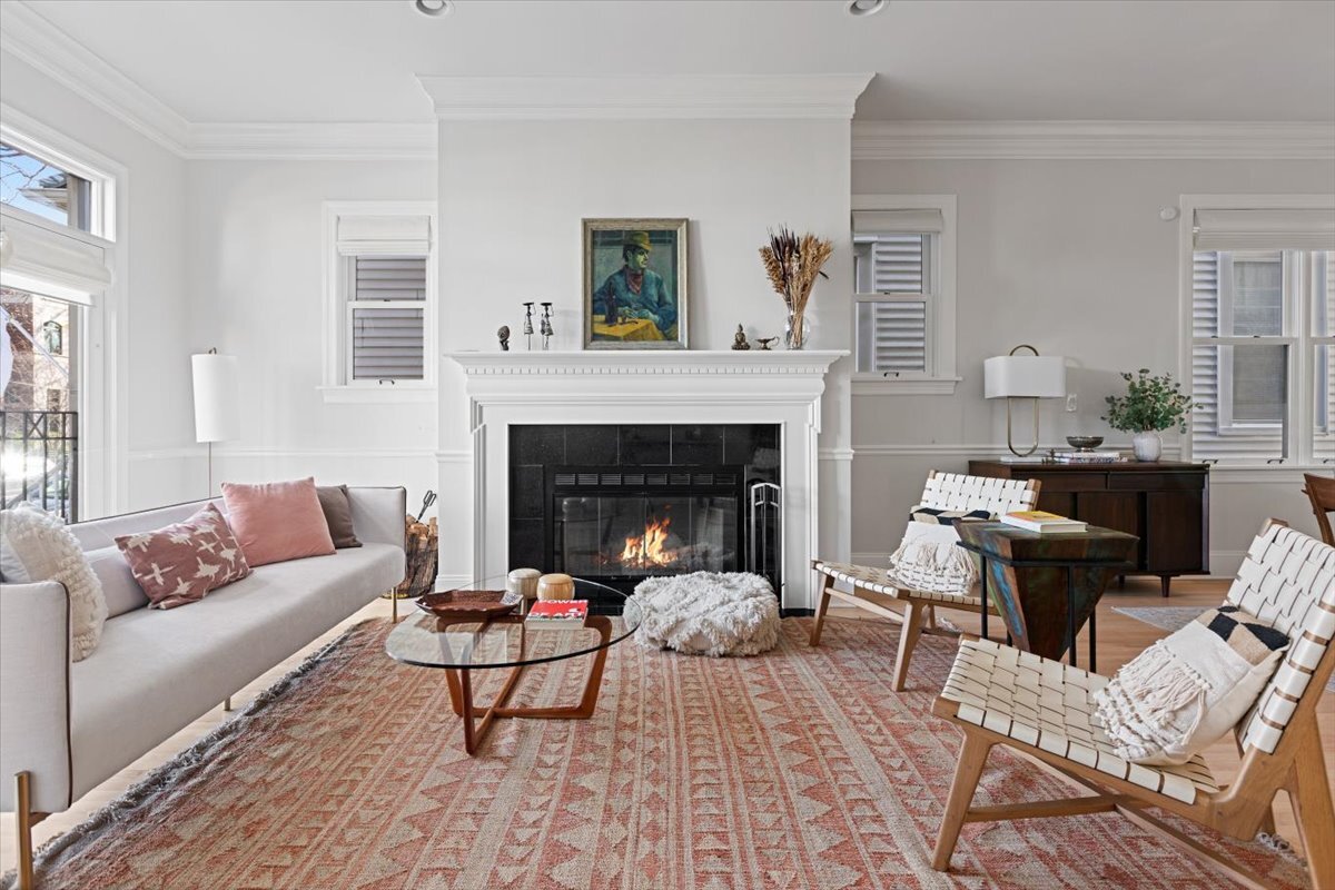 2131 W Melrose Street