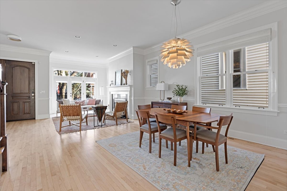 2131 W Melrose Street