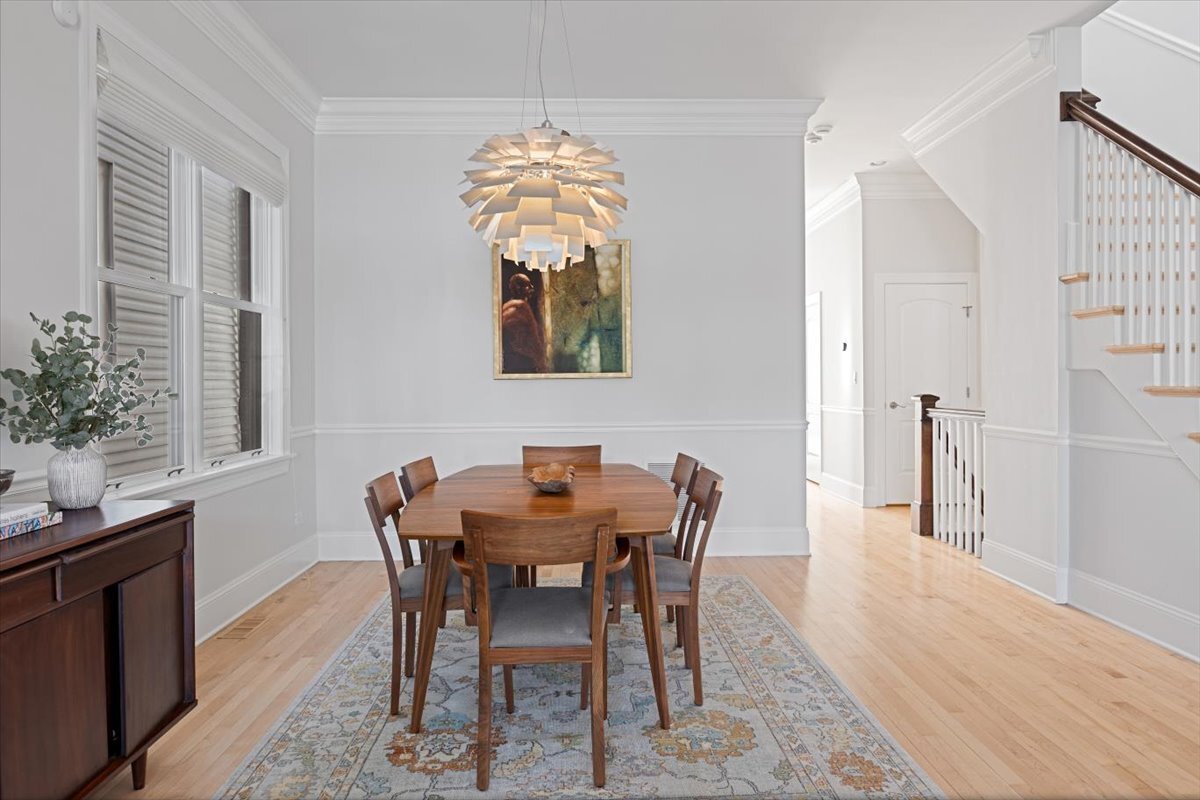 2131 W Melrose Street