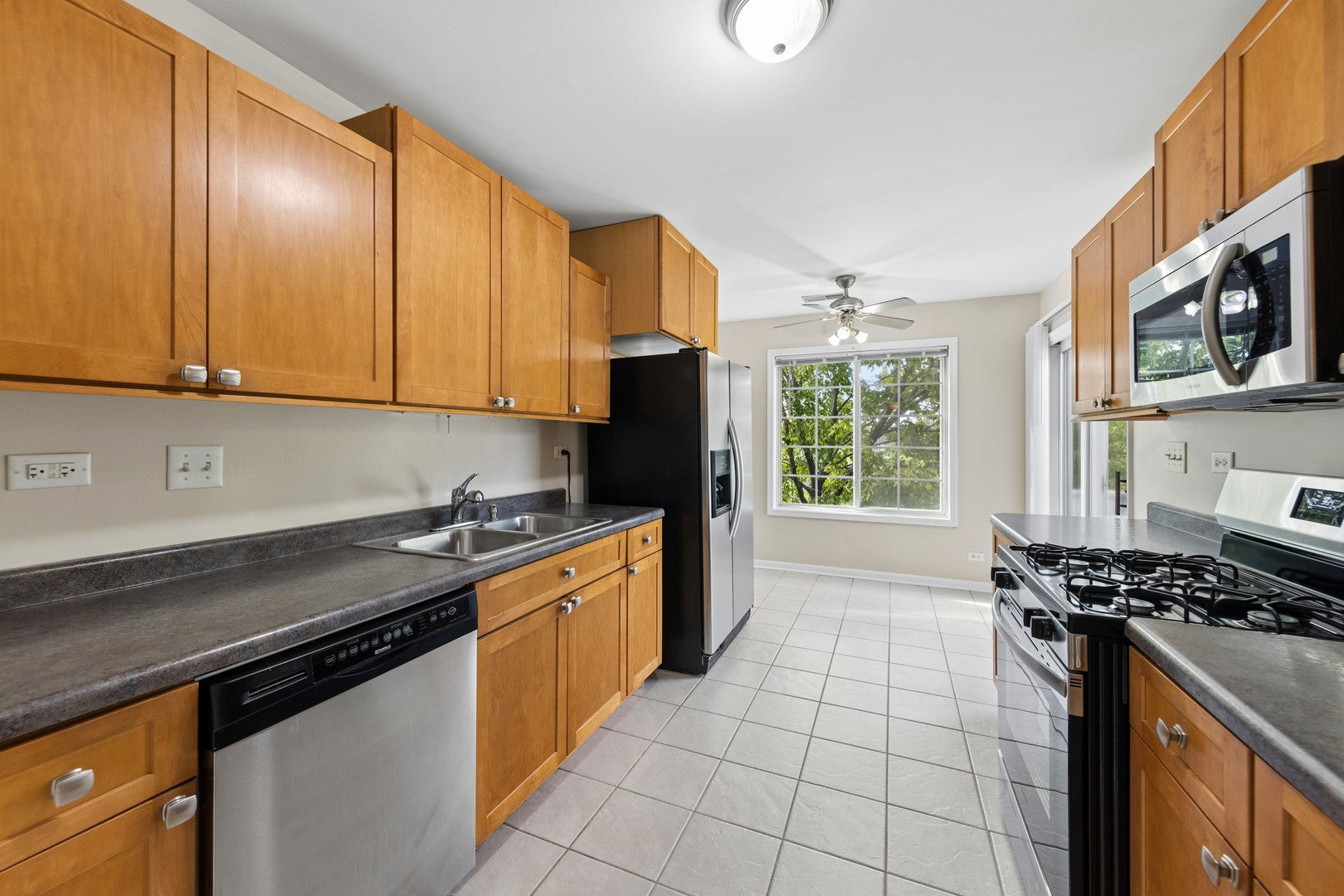 240 Ashbury Lane W 6