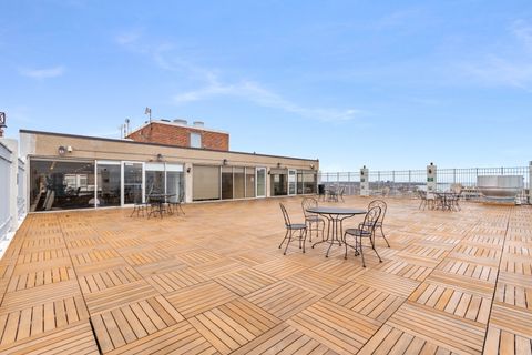 Tiny photo for 6171 N Sheridan Road #2104, Chicago, IL 60660 (MLS # 12686319)