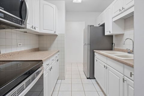 Tiny photo for 6171 N Sheridan Road #2104, Chicago, IL 60660 (MLS # 12686319)