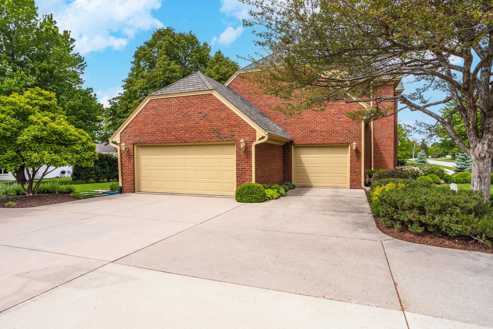 3301 Wisteria Lane