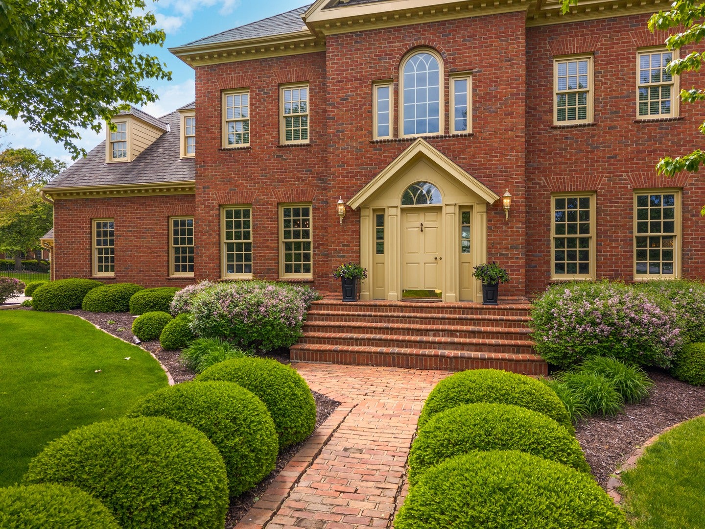 3301 Wisteria Lane