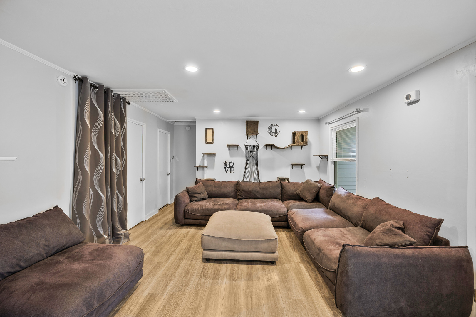 348 Niagara Street