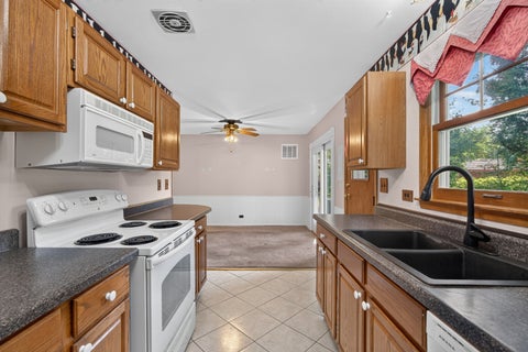 Tiny photo for 701 W Maude Avenue, Arlington Heights, IL 60004 (MLS # 12733657)