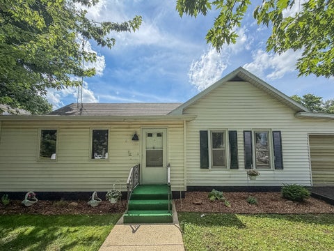 Tiny photo for 305 N William Street, Farmer City, IL 61842 (MLS # 12674222)
