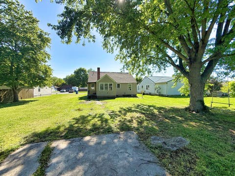 Tiny photo for 426 S Locust Street, Flora, IL 62839 (MLS # 12641616)
