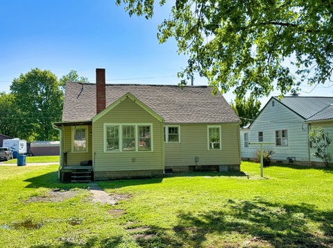 Tiny photo for 426 S Locust Street, Flora, IL 62839 (MLS # 12641616)
