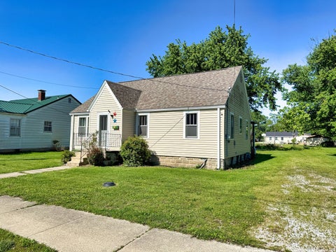 Tiny photo for 426 S Locust Street, Flora, IL 62839 (MLS # 12641616)