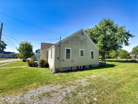 Tiny photo for 426 S Locust Street, Flora, IL 62839 (MLS # 12641616)