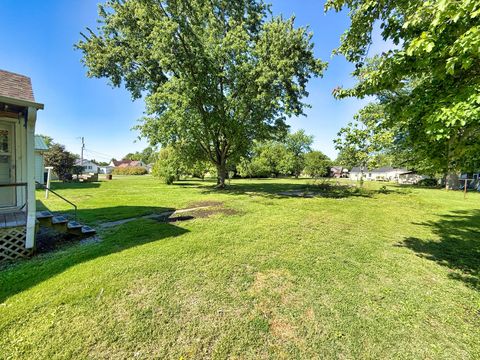 Tiny photo for 426 S Locust Street, Flora, IL 62839 (MLS # 12641616)