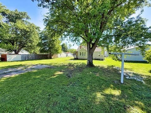Tiny photo for 426 S Locust Street, Flora, IL 62839 (MLS # 12641616)