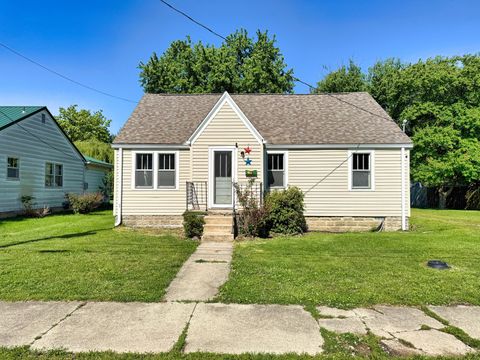 Photo of 426 S Locust Street, Flora, IL 62839 (MLS # 12641616)